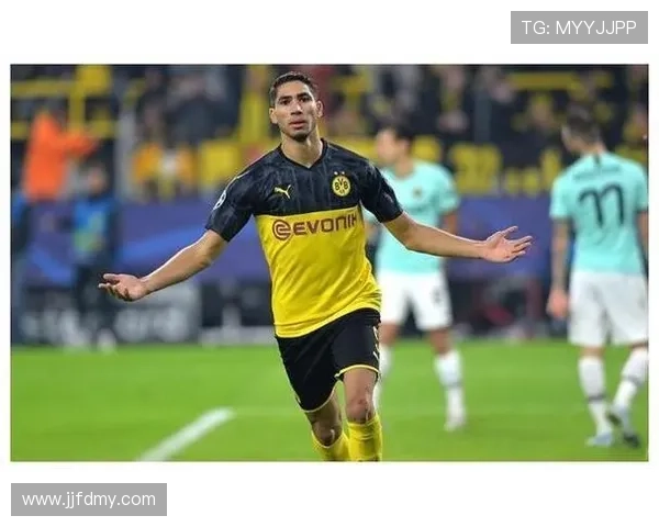 阿什拉夫vs阿诺德:冲击型与组织型边卫战术角色对比分析 阿什拉夫vs阿诺德:冲击型与组织型边卫战术角色对比分析